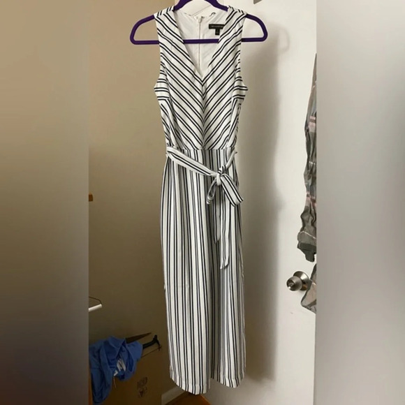 NWOT Banana Republic Wide-Leg Cropped Jumpsuit Size 4 White and Black Striped - Picture 3 of 12